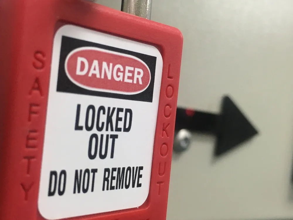 lock,out,key,hank,on,the,handle,switch,for,shut